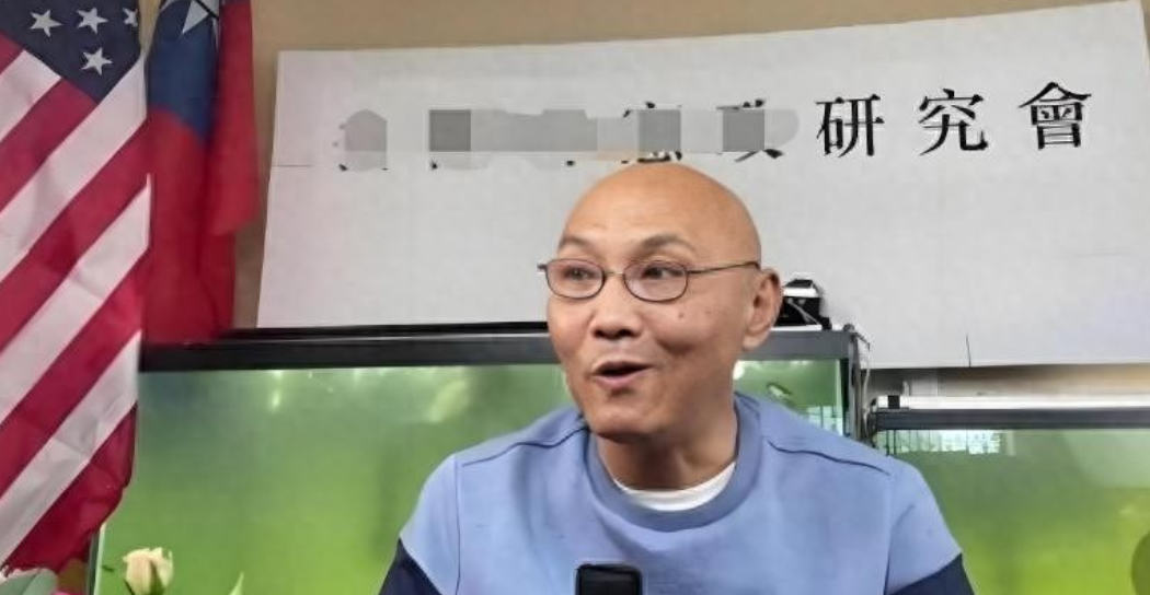 宁当美国的鬼也不愿当中国人的！他卖房去美，还在大肆抹黑中国，可恶的人！