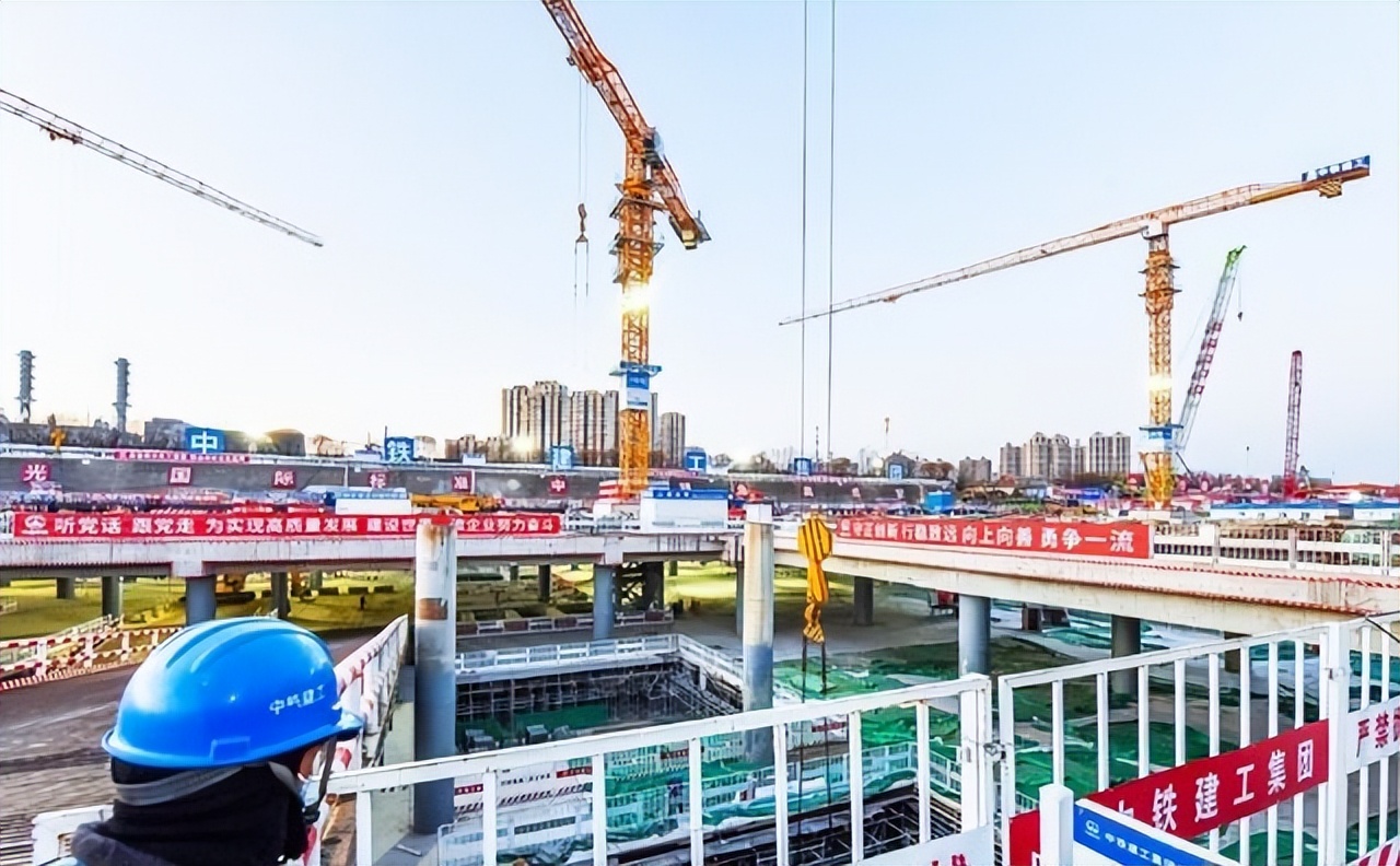 房子现在已经供大于求，为何开发商还继续建房？温铁军一语道破