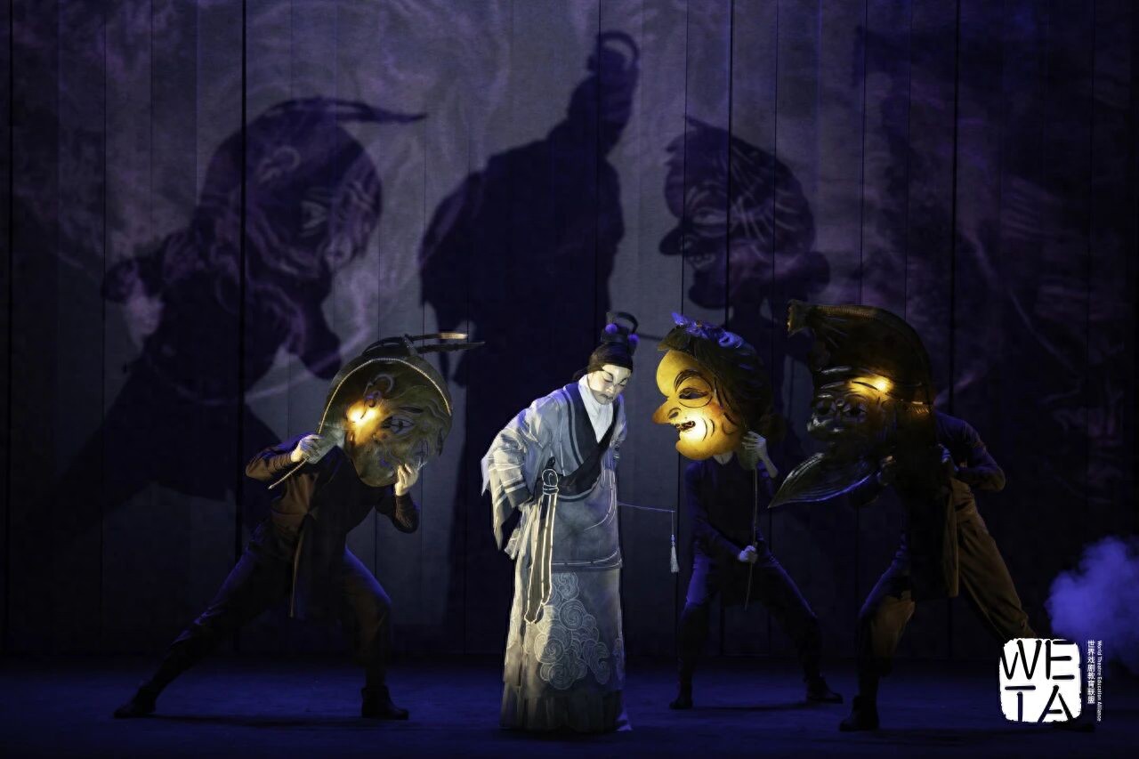 多个国家的学生和老师在京上演以“梦”为题材的话剧“恋”