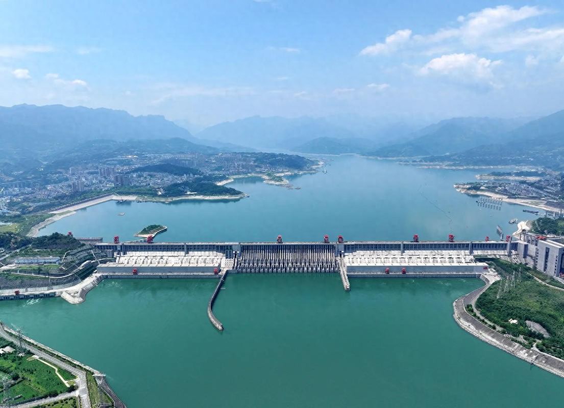 湖北的三峡水坝已经建了超过20多年了，里边最大的鱼体型到底有多大？