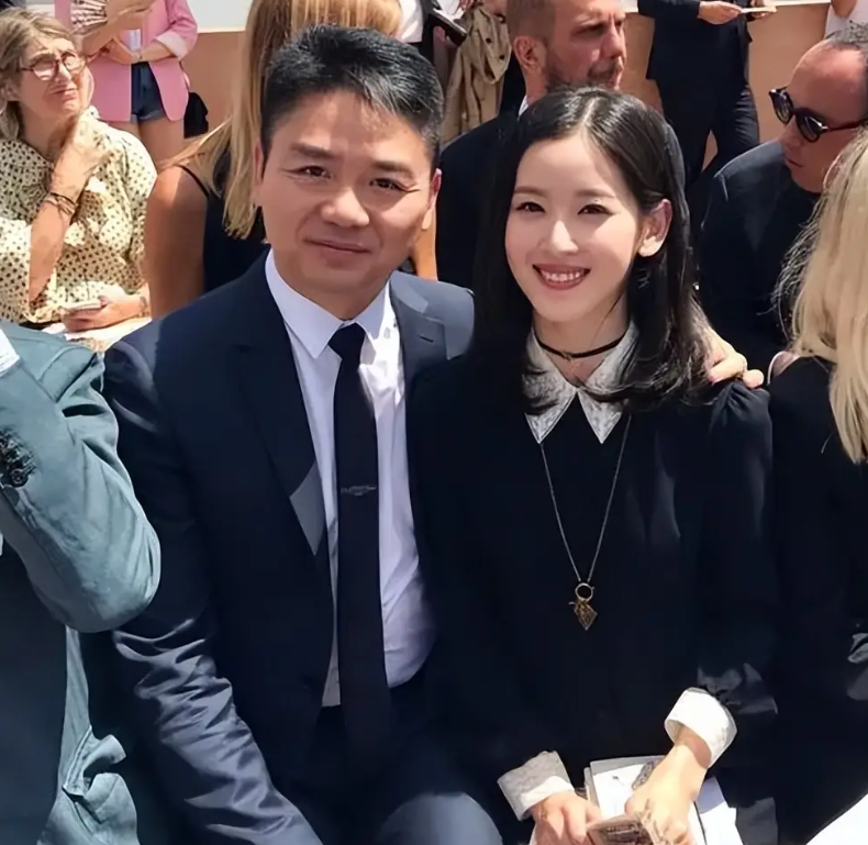 刘强东万万没有料到，与章泽天十年的恋爱，最终还是逃脱不了“老夫少妻”这一尴尬局面